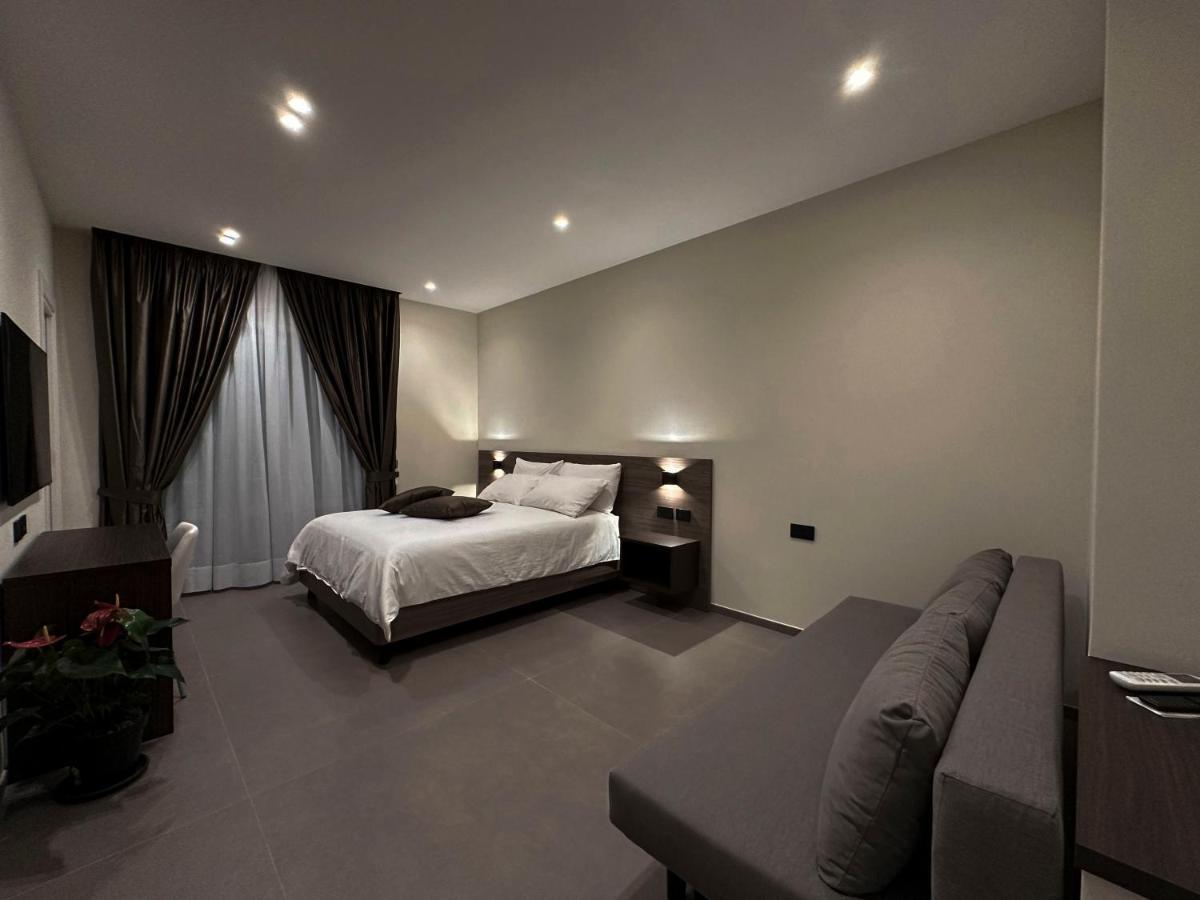 Augusto132 Bed & Breakfast เนเปิลส์ ภายนอก รูปภาพ