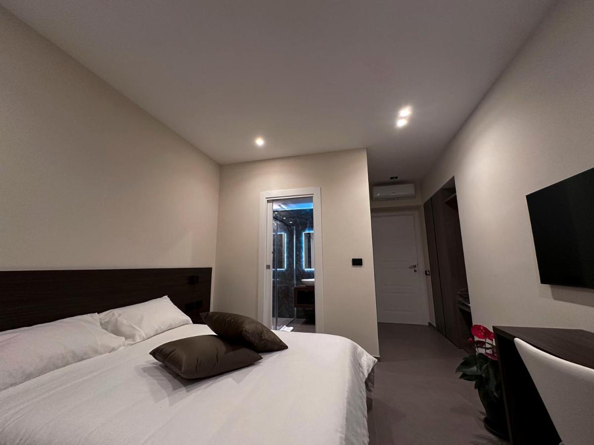 Augusto132 Bed & Breakfast เนเปิลส์ ภายนอก รูปภาพ