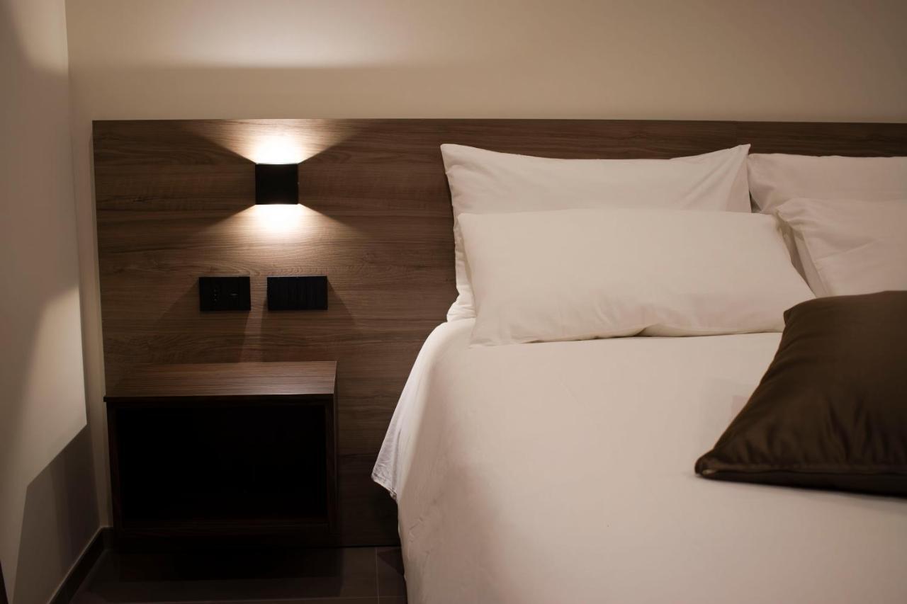 Augusto132 Bed & Breakfast เนเปิลส์ ภายนอก รูปภาพ